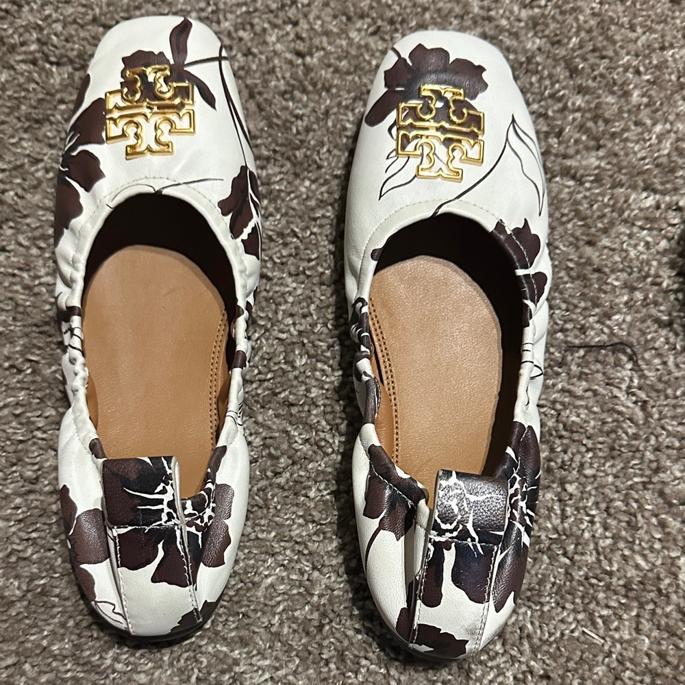 Tory Burch Floral Loafers - White and Brown